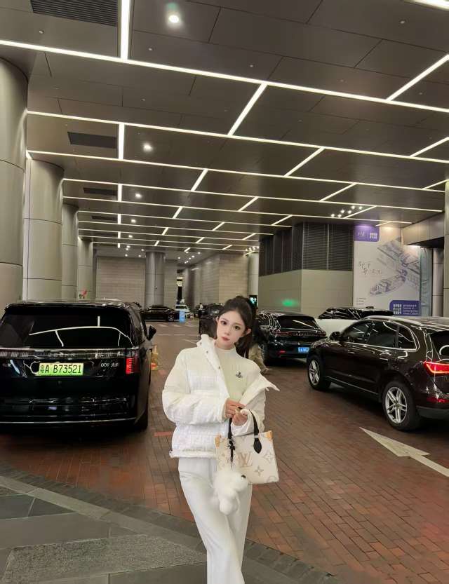 武汉中大-武汉极品兼职名媛 雨婷